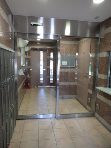 プリズムスクエア本駒込のエントランス