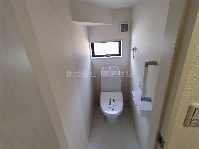 【トイレ】 | 寄居町桜沢　全3棟　3号棟 | 落ち着いた色調のトイレです