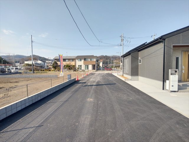 【前面道路含む現地写真】 | 寄居町桜沢　全3棟　3号棟 | 本下水