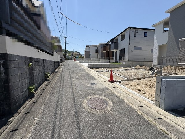 【その他】 | 福岡市南区鶴田1丁目　1号棟（全4棟）【仲介手数料無料・0円】 | 現地写真。前面道路です。