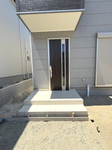 【玄関】 | 福岡市南区鶴田1丁目　1号棟（全4棟）【仲介手数料無料・0円】 | 現地写真。