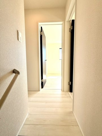 グラファーレ南城市知念安座真３期・１号棟の内装|２階廊下
