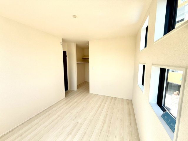 グラファーレ南城市知念安座真３期・１号棟の洋室|２階洋室6.25帖＋ウォークインクローゼット