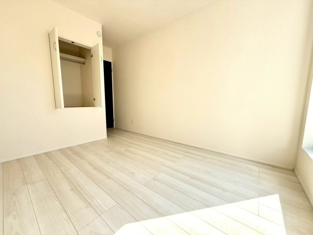 グラファーレ南城市知念安座真３期・１号棟の洋室|２階洋室5.75帖・収納付き