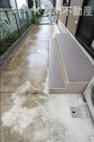 サイドガーデン南増尾　A棟の駐車場|駐車場があるので、車を買う予定の方も安心です