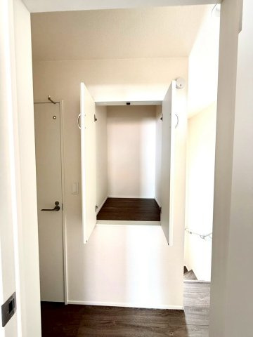 グラファーレ南城市知念安座真３期・３号棟のその他|２階廊下には便利な収納付き