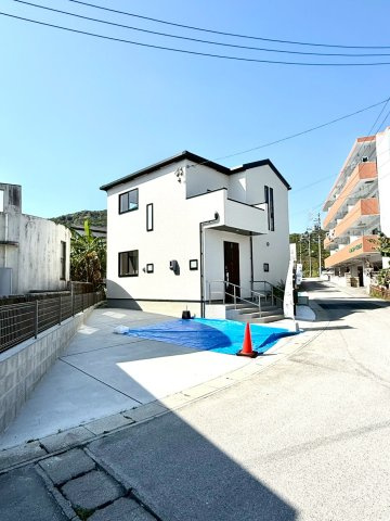 グラファーレ南城市知念安座真３期・３号棟のその他|並列２台駐車可能スペース付き＆玄関アプローチ