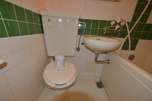 浴室内にトイレがあります！