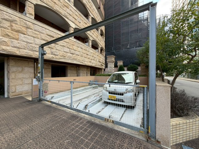 プレサンス中之島公園パークレジデンスの駐車場