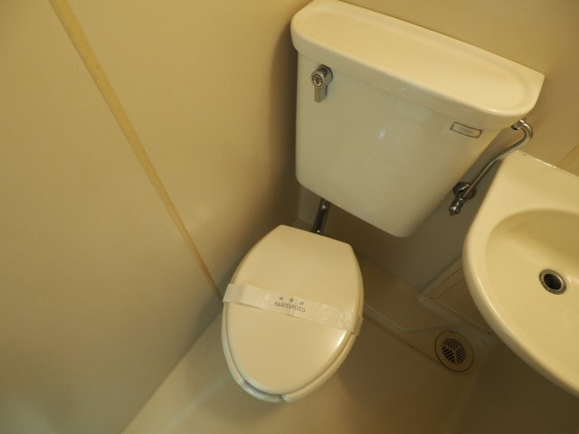 ドルフ西岡本のトイレ
