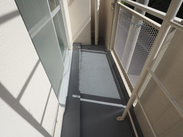 ドルフ西岡本のバルコニー