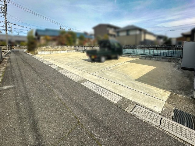 鈴鹿市十宮4丁目の前面道路含む現地写真