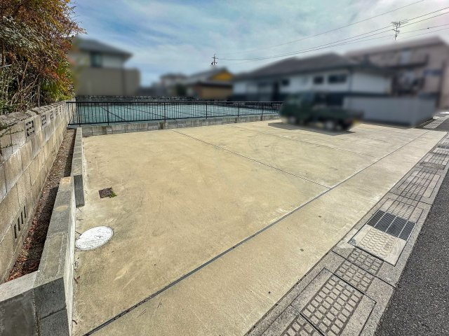 鈴鹿市十宮4丁目の前面道路含む現地写真