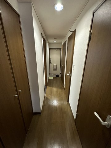 グローリア壱番館の玄関
