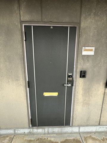 グローリア壱番館の玄関