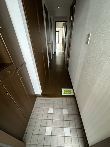 グローリア壱番館の玄関