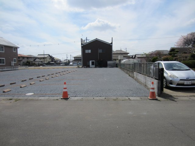 佐和駅前　西駐車場（G3パーキング）の外観|現地と接道の写真です。