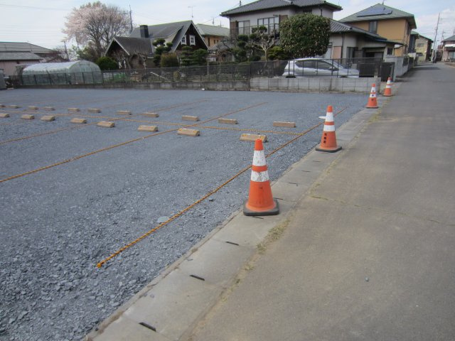 佐和駅前　西駐車場（G3パーキング）の外観|現地と接道の写真です。