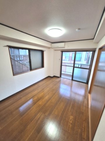 田村コーポの洋室|★角部屋・多面採光★