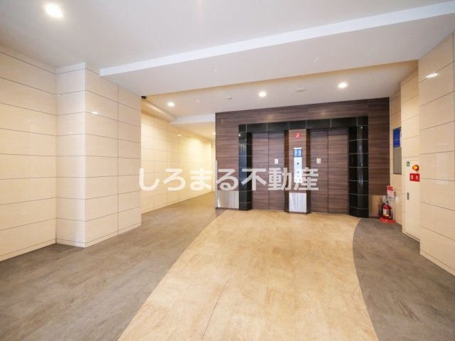 SERENiTE本町refletのロビー