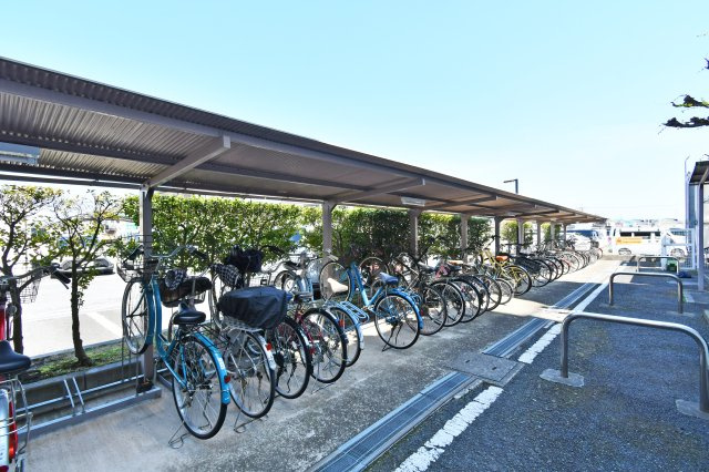 コスモ春日部豊春の駐輪場