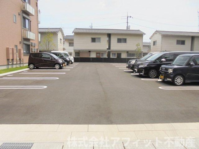 【駐車場】 | シャラーレ西深津