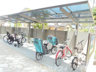 【その他共用部分】 | シャラーレ西深津 | 屋根付き駐輪場