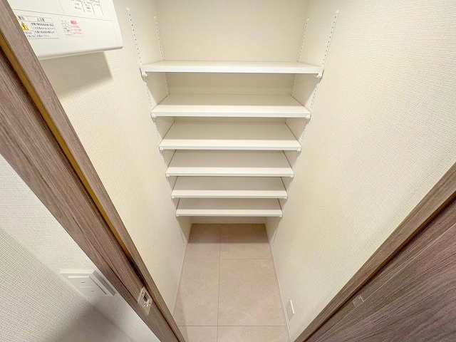 コンフォリア新大阪宮原Qの収納