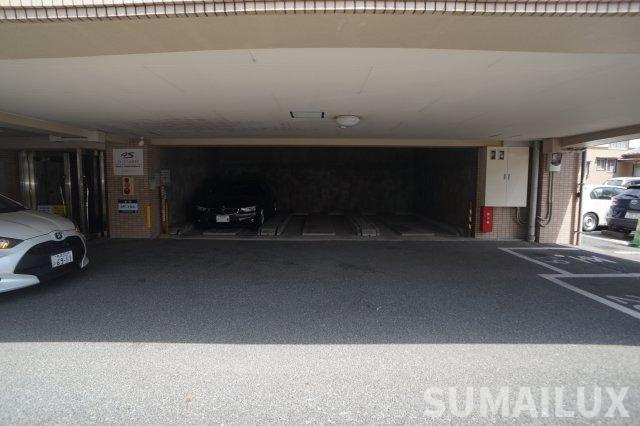 ヒルクレストフォーエス水前寺の駐車場
