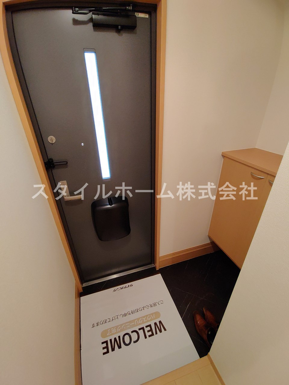 ラ・カルティエの玄関|別部屋写真です。