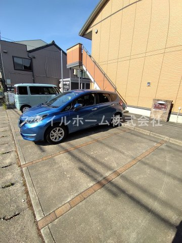ラ・カルティエの駐車場|カースペースがあります