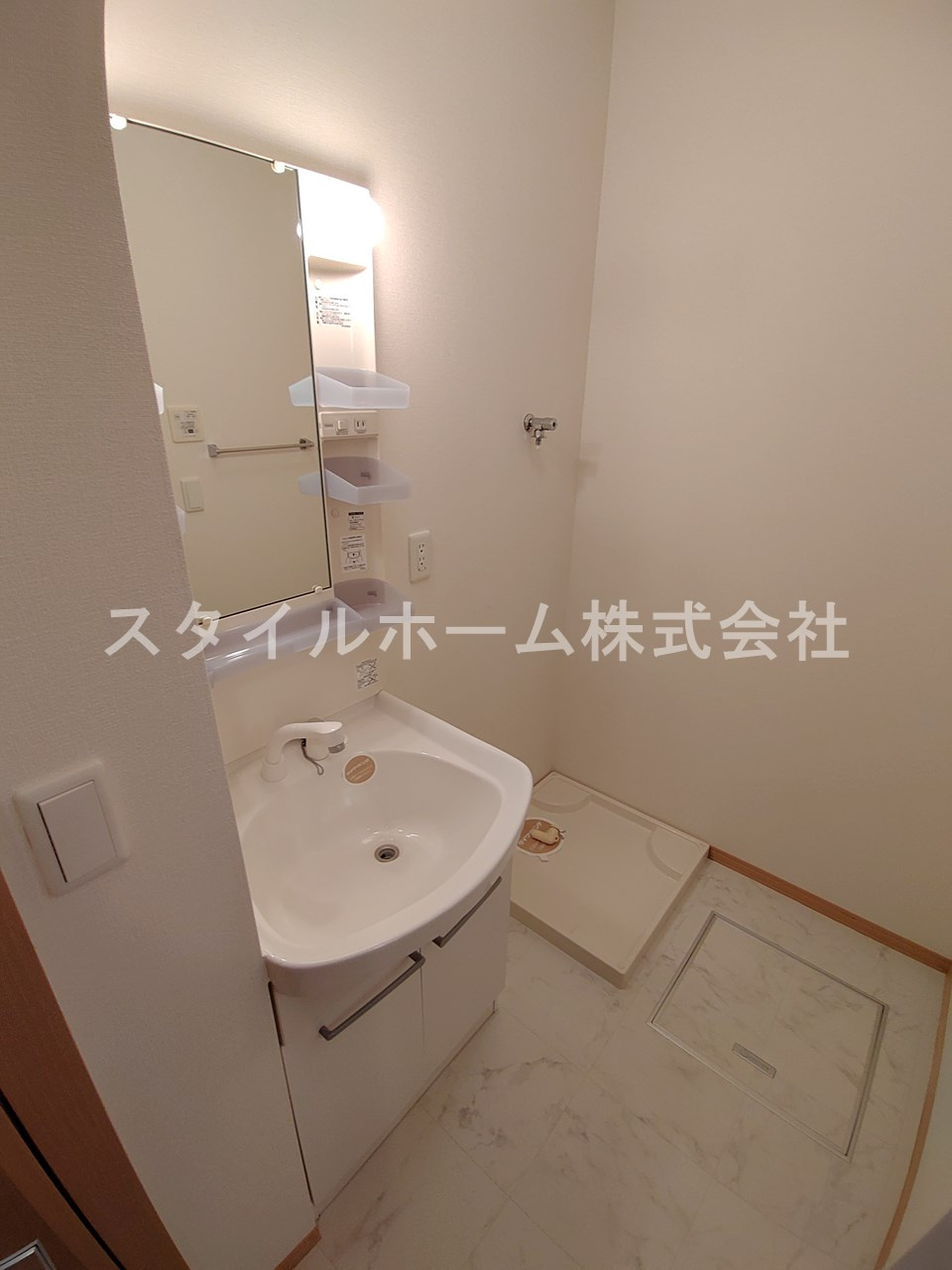 ラ・カルティエの洗面所|別部屋写真です。