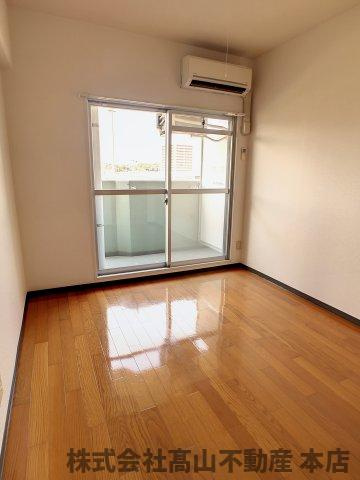 宗像市栄町の賃貸マンションの居間・リビング