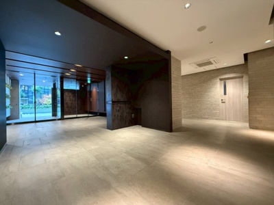 【ロビー】 | ソルレヴェンテ新梅田 