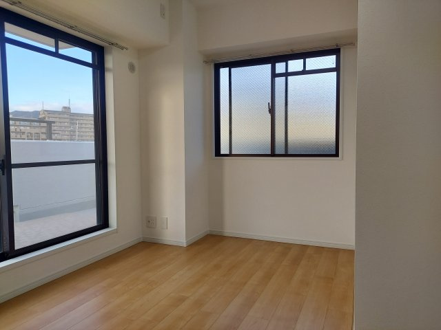 セントラル宝塚中山の洋室|洋室約6.7帖