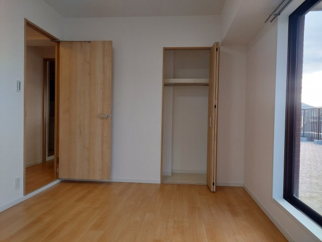 セントラル宝塚中山の洋室|洋室約6.7帖