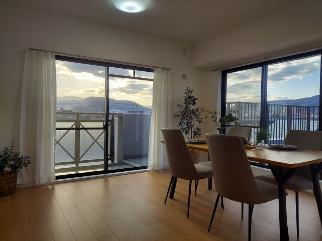 セントラル宝塚中山の居間・リビング