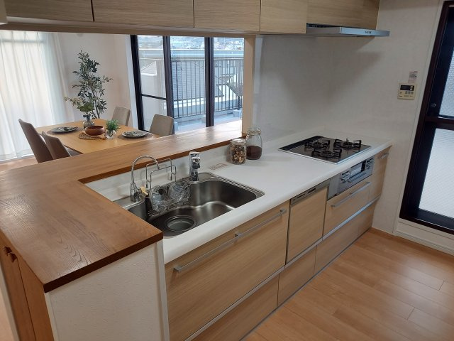 セントラル宝塚中山のキッチン|食洗機付きシステムキッチン