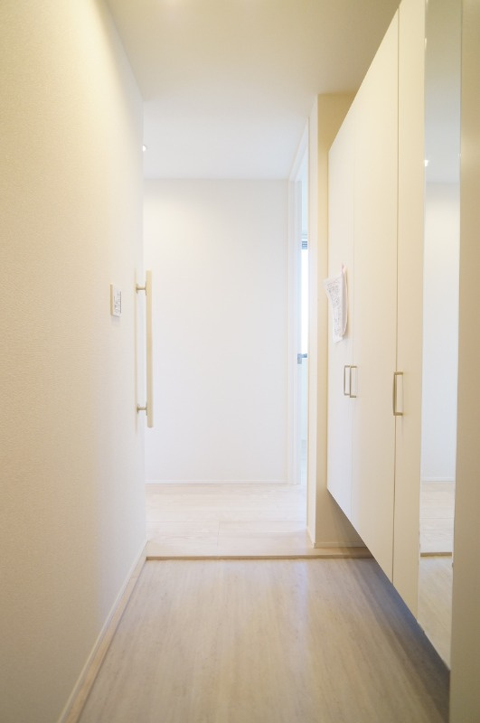 アビタシオン碑文谷の玄関|鏡付きのシューズボックス♪