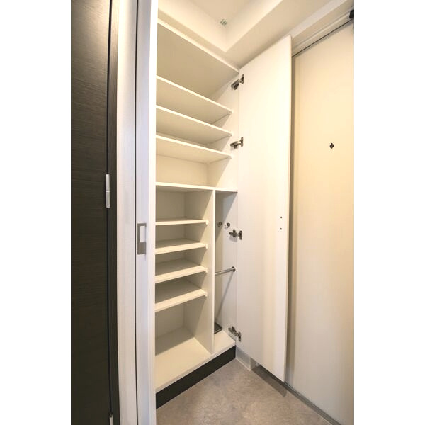 エステムコート新大阪ⅩⅤフロウの収納