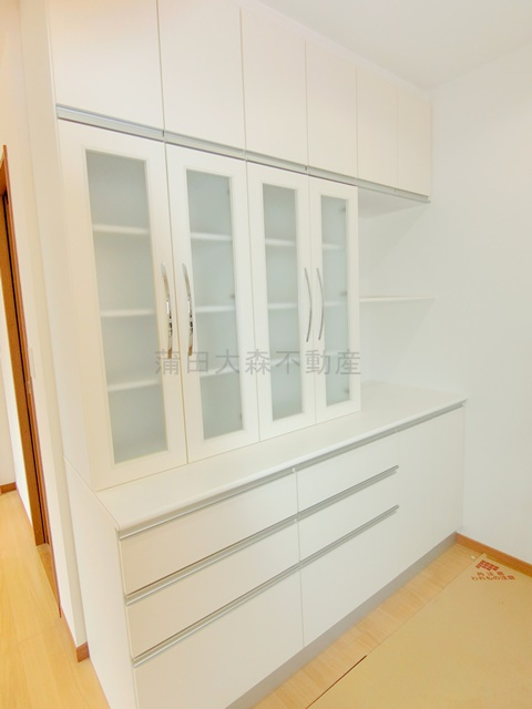 ヴィラフジのキッチン|キッチンの収納棚