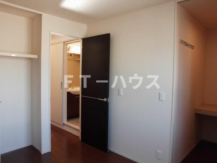 カサブランカ・ハウスの寝室|北洋室