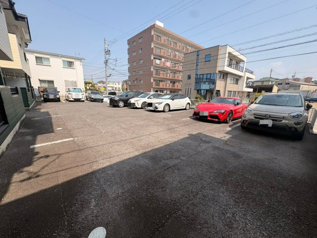 ハピネス山之手の駐車場