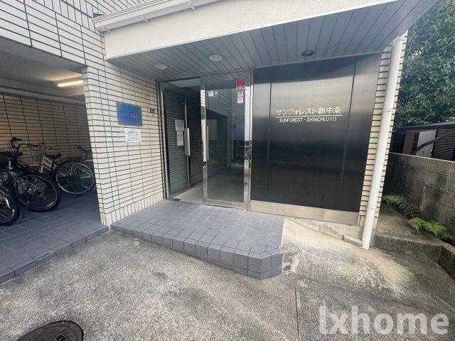サンフォレスト新中条のエントランス|毎日通るエントランスはこのようになっています