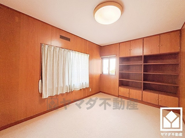 西宮市苦楽園三番町の子供部屋|約6帖の東側洋室です。お子様のお部屋などにも丁度良い広さです。全居室6帖以上のゆとりある居住空間?で、広々お使いいただけます。