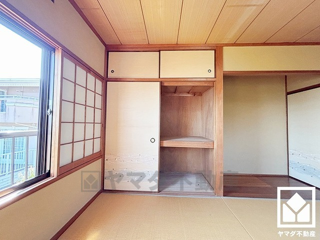 西宮市苦楽園三番町の収納|押入にはお客様用の座布団や寝具も収納可能です。