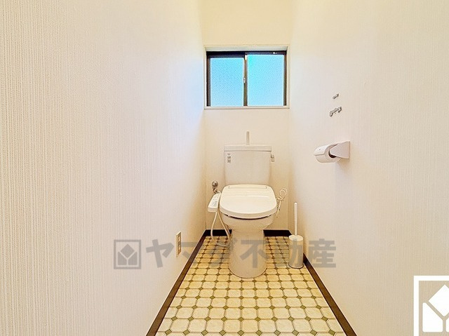 西宮市苦楽園三番町のトイレ|トイレが1階と2階にあるので、朝の忙しい時間にも混雑せず快適です。