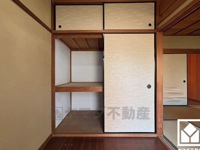 西宮市苦楽園三番町の収納|穏やかな暮らしを支える、豊かな収納。季節の衣類や寝具などもしっかり片付きます。
