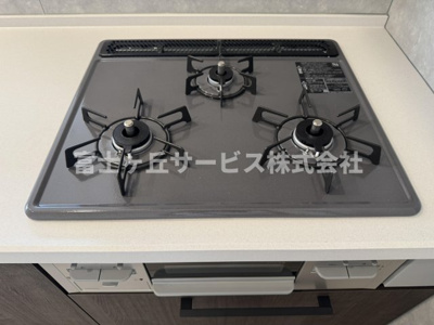 【その他】 | 静岡市清水区折戸 9期 新築一戸建て 1号棟 | 3口コンロがあります