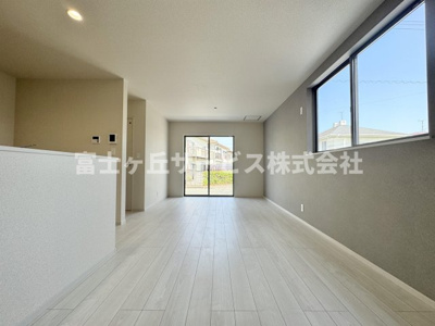 【居間・リビング】 | 静岡市清水区折戸 9期 新築一戸建て 1号棟 | リビングです